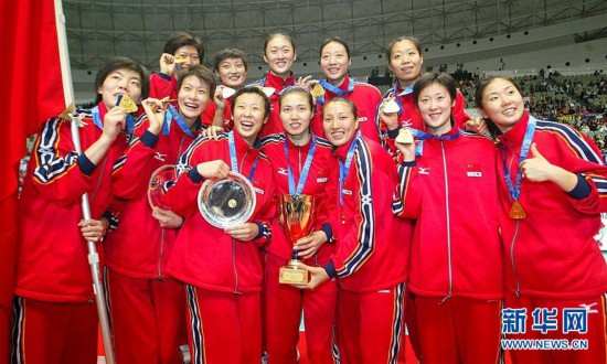 （體育·圖文互動(dòng)）（6）英雄兒女讓祖國(guó)更加偉大——寫在中國(guó)女排第十次獲得“世界三大賽”冠軍之際（配本社同題文字稿）