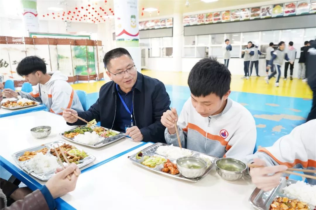 舉重冠軍俞敏洪個人資料_舉重冠軍俞敏洪簡介_俞敏洪舉重冠軍