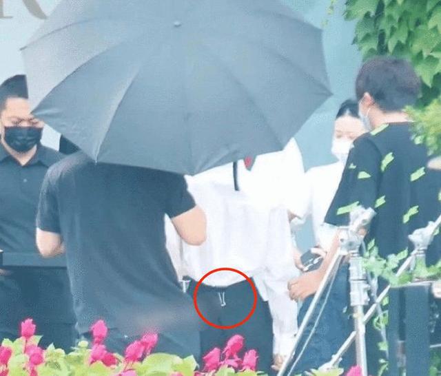娛樂圈男明星誰的腰更細(xì)？楊紫羅云熙抱起1